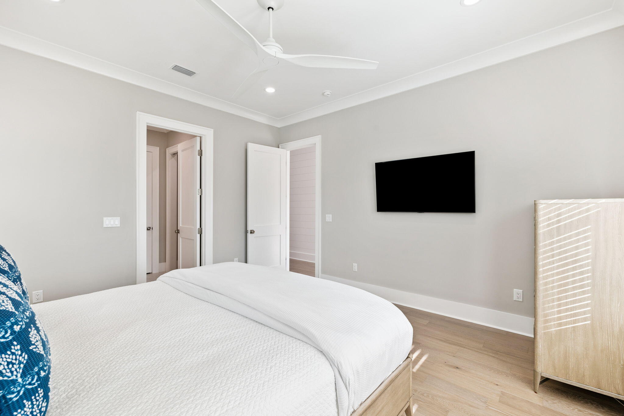 LAGUNA BEACH - Residential