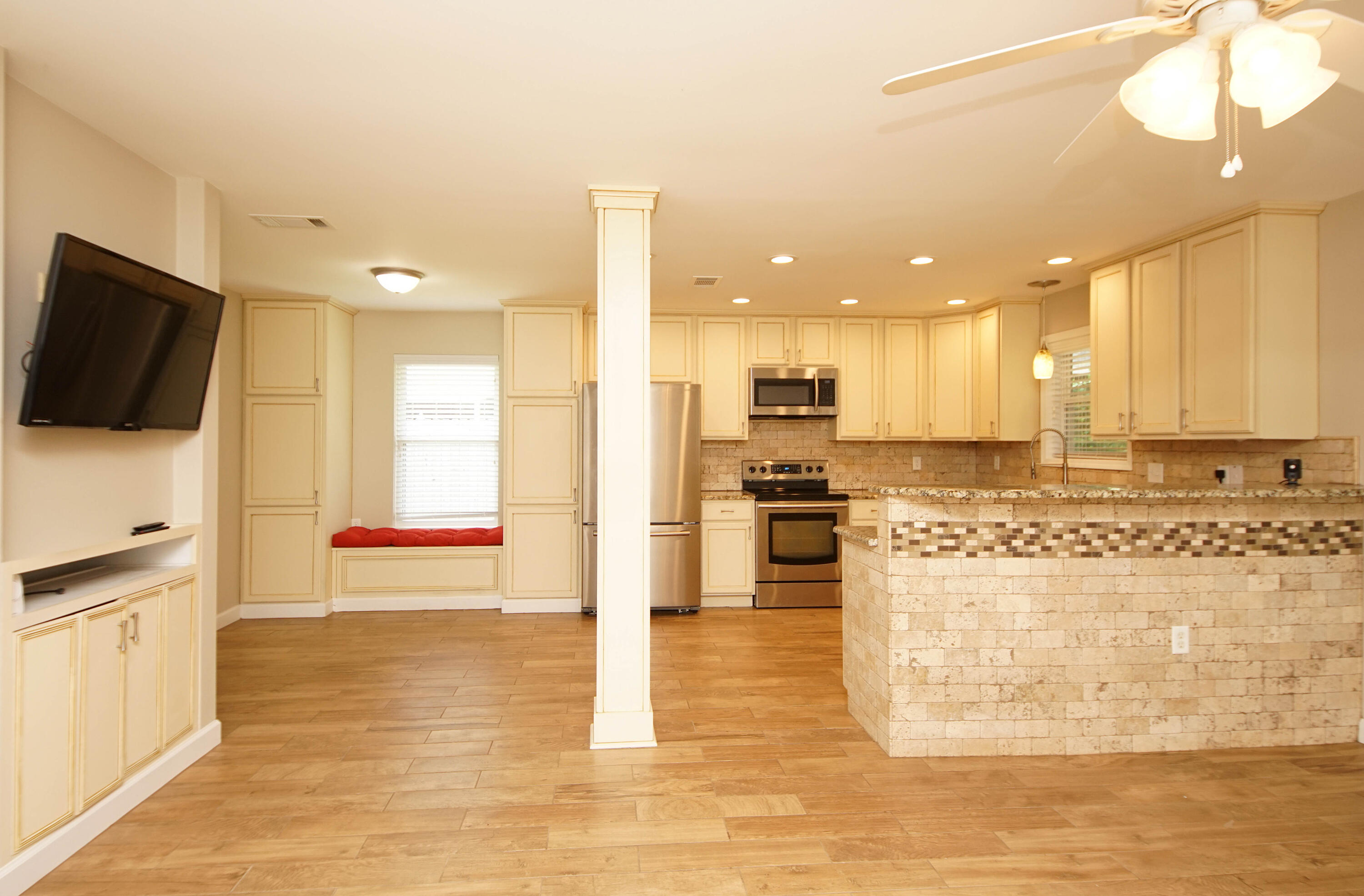 TANGLEWOOD S/D 1ST ADDN - Residential