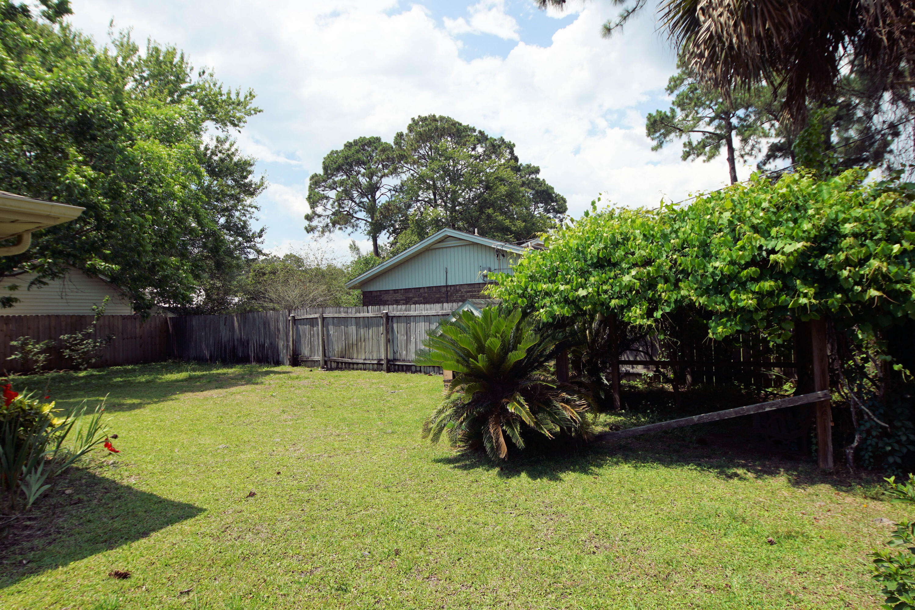 TANGLEWOOD S/D 1ST ADDN - Residential