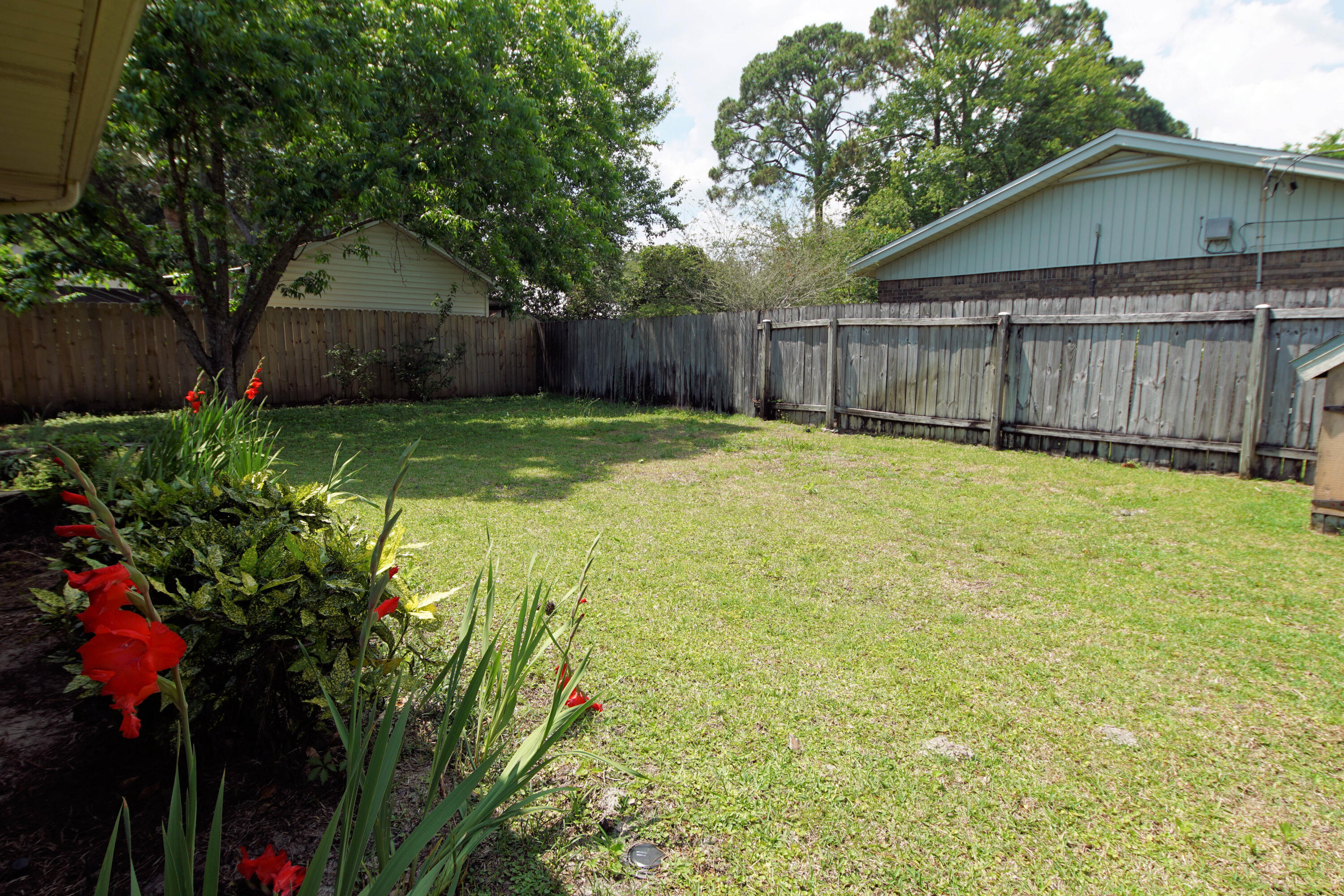 TANGLEWOOD S/D 1ST ADDN - Residential