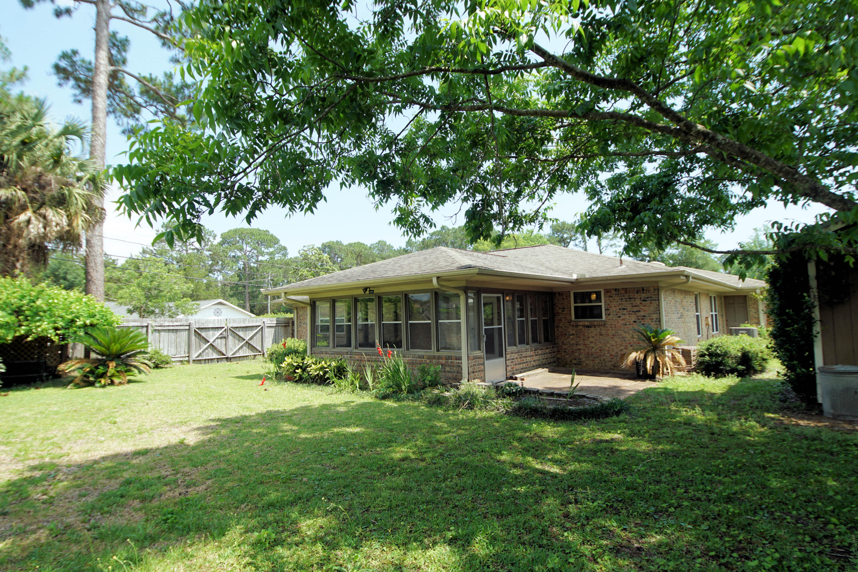 TANGLEWOOD S/D 1ST ADDN - Residential