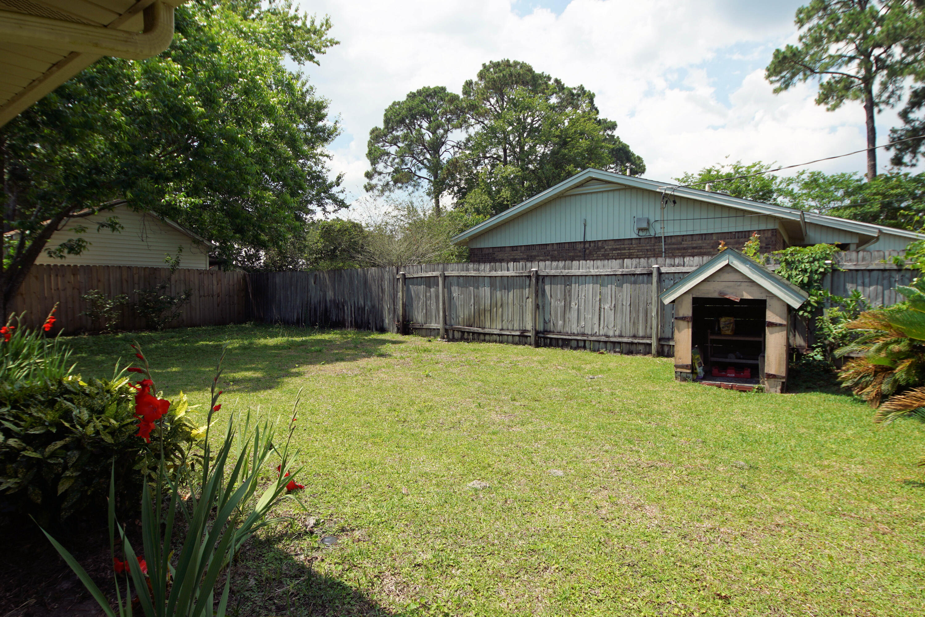 TANGLEWOOD S/D 1ST ADDN - Residential