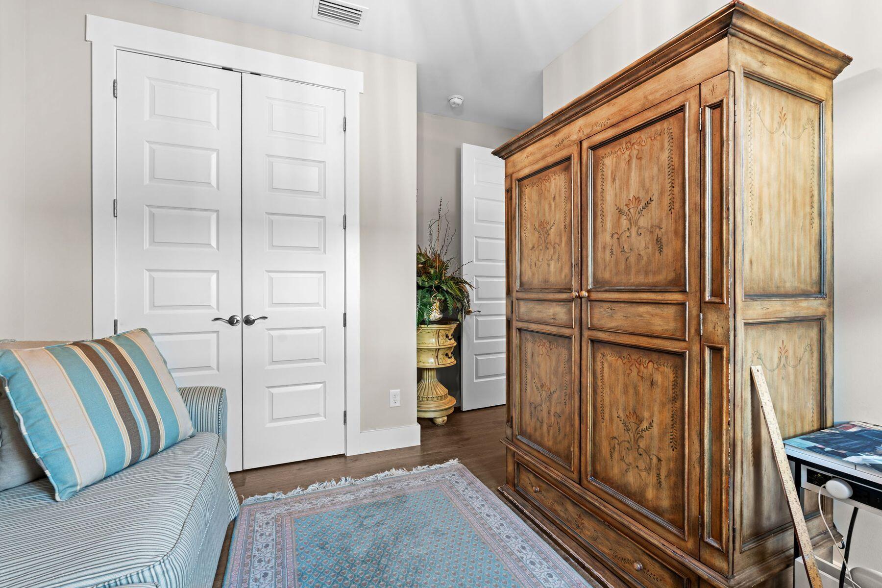 RIVIERA BEACH - Residential