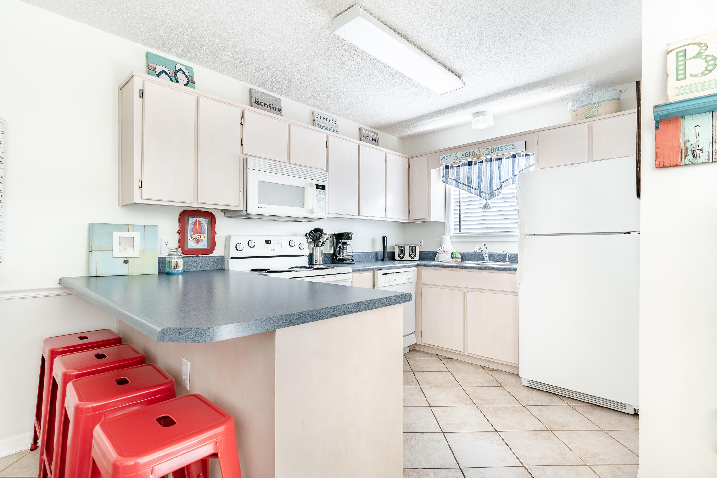 BEACHSIDE VILLAS - Residential