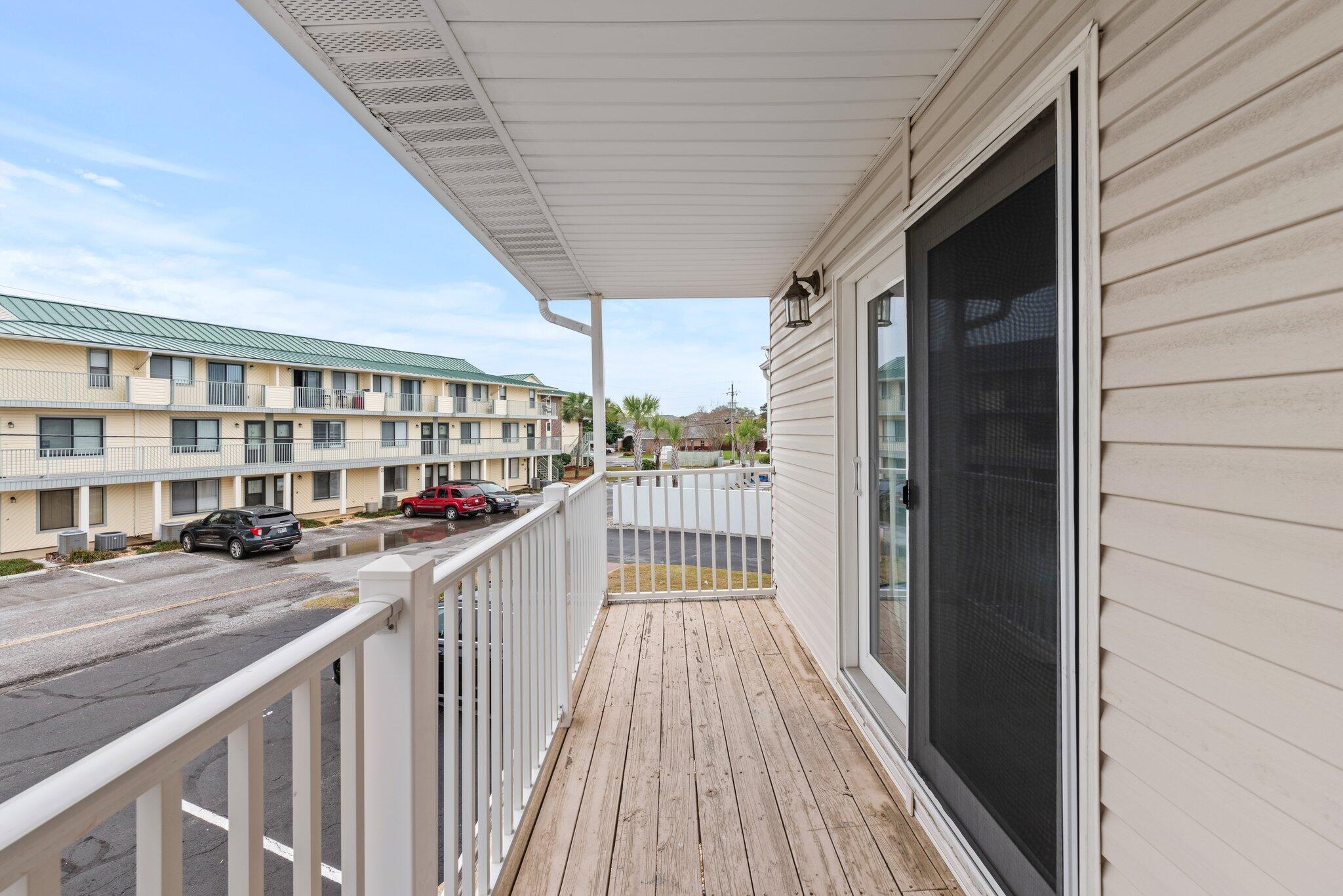WOODLAND SHORES T/H PH 4 - Residential