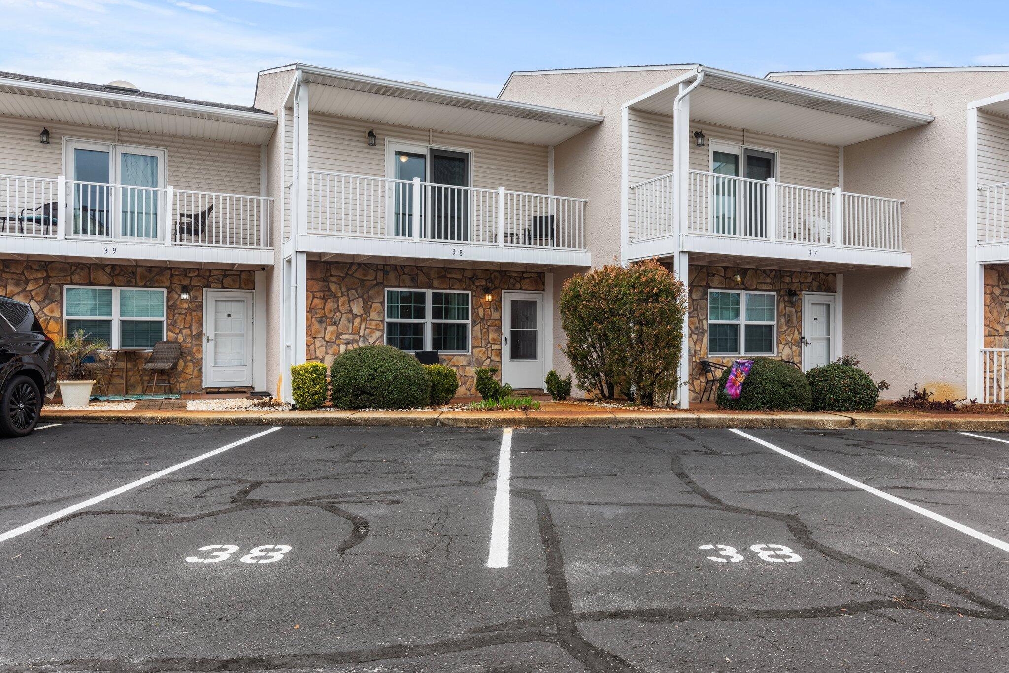 WOODLAND SHORES T/H PH 4 - Residential