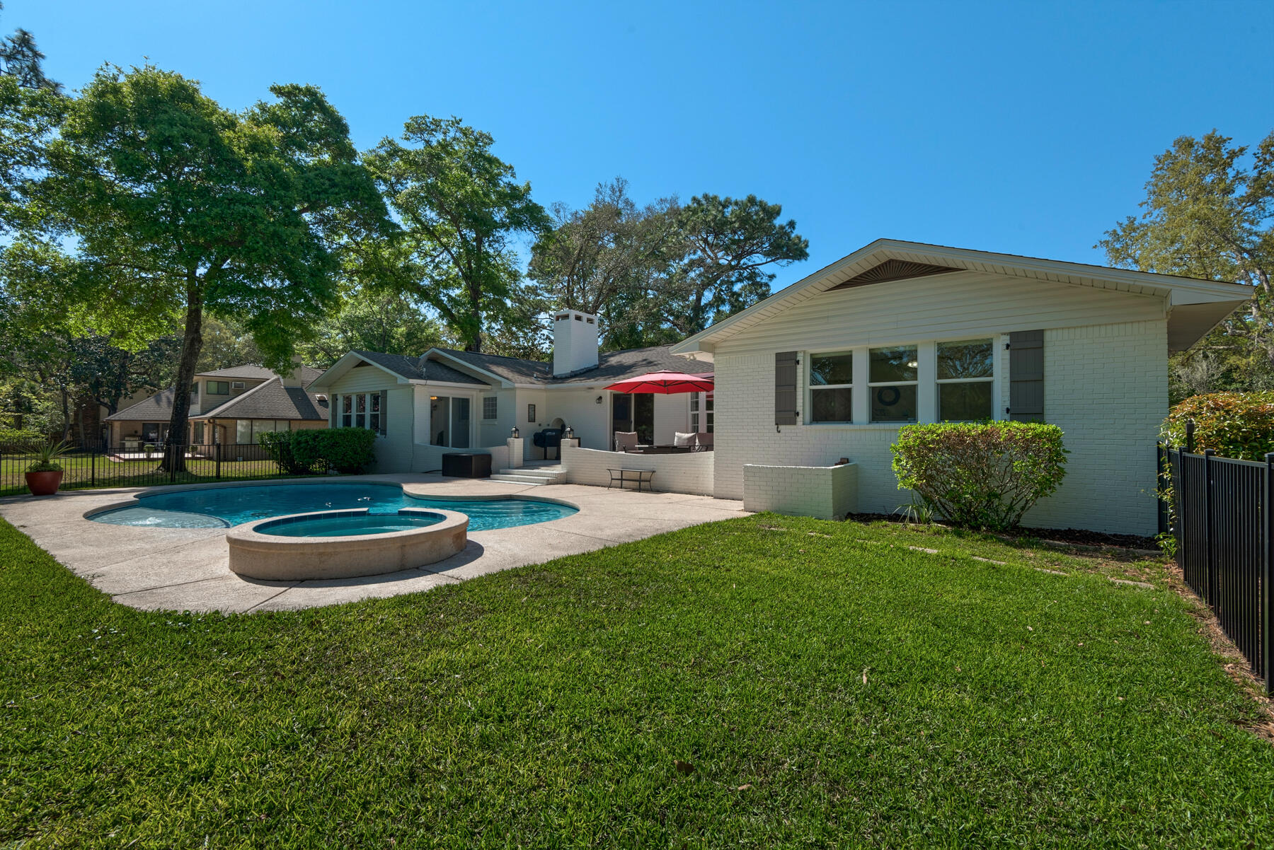 ROCKY BAYOU COUNTRY CLUB ESTATES 1 - Residential