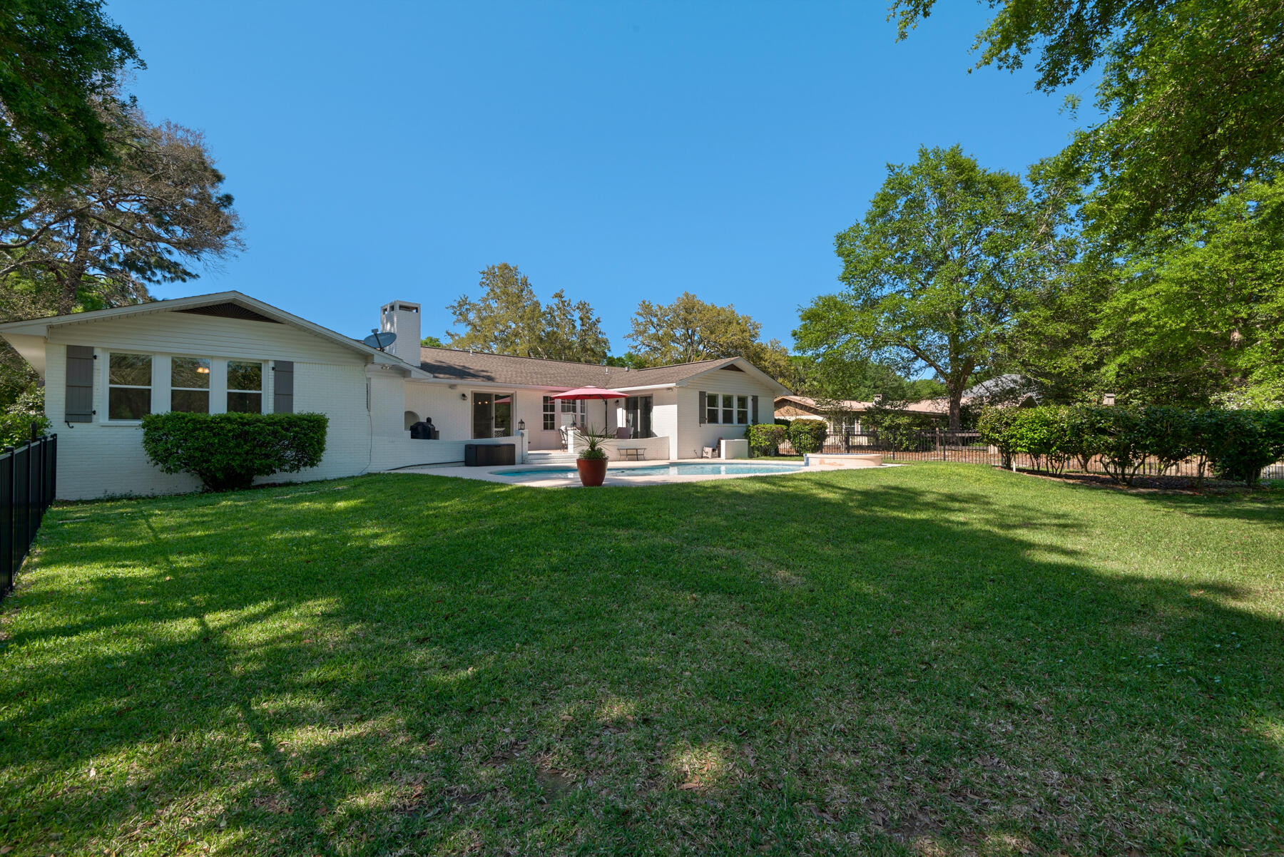 ROCKY BAYOU COUNTRY CLUB ESTATES 1 - Residential