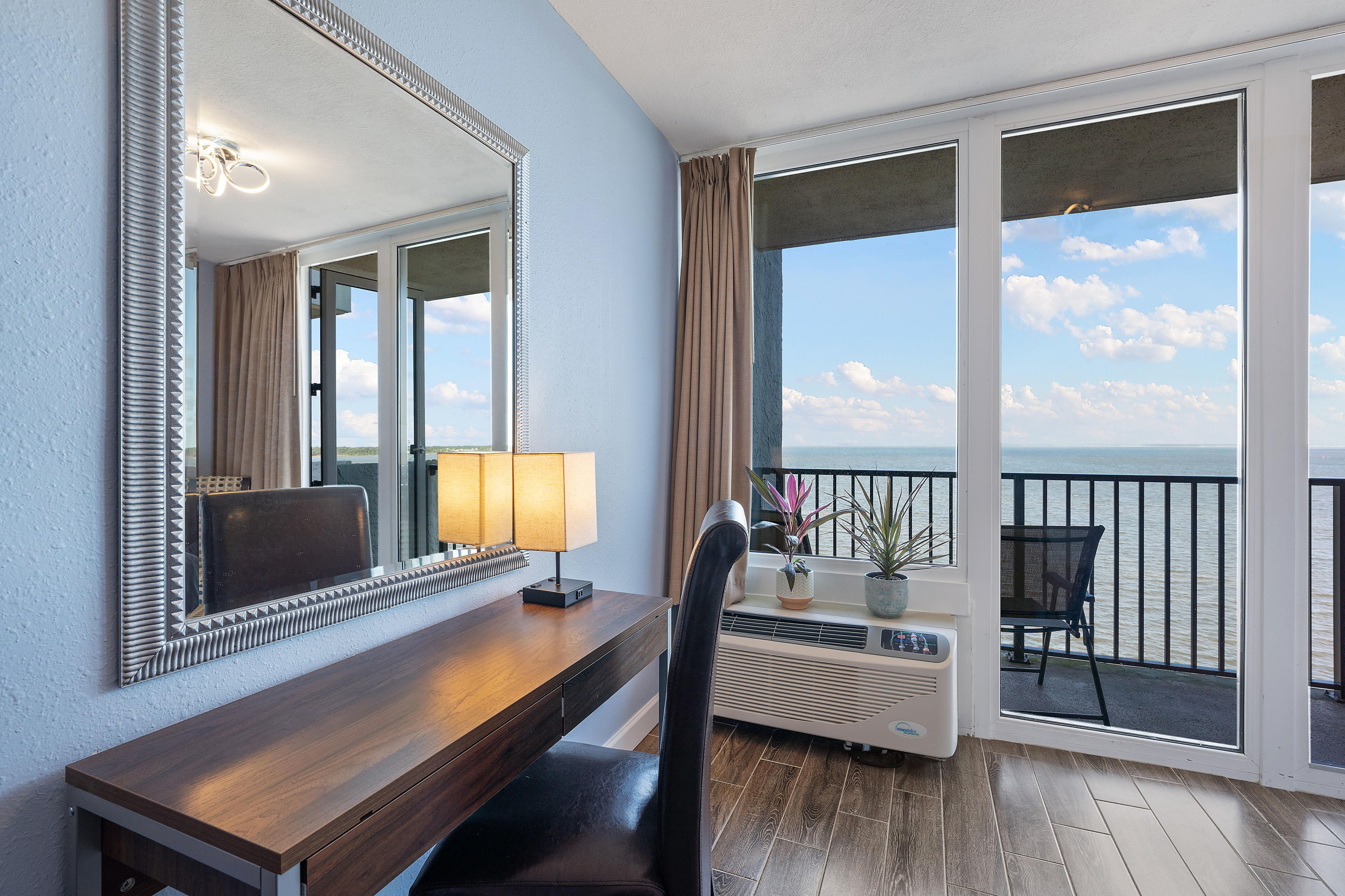 BAYSIDE CONDO SANDESTIN - Residential