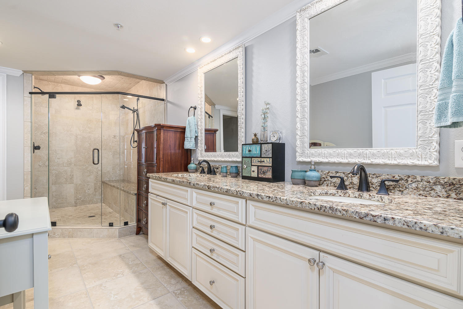 WATERVIEW TOWERS YACHT CLUB - Residential