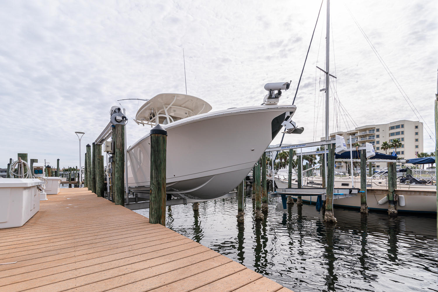 WATERVIEW TOWERS YACHT CLUB - Residential