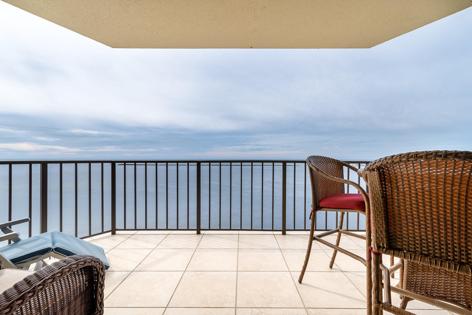 WATERVIEW TOWERS YACHT CLUB - Residential
