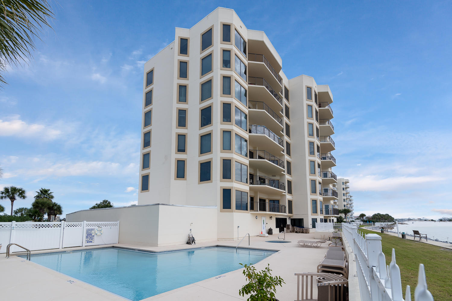 WATERVIEW TOWERS YACHT CLUB - Residential