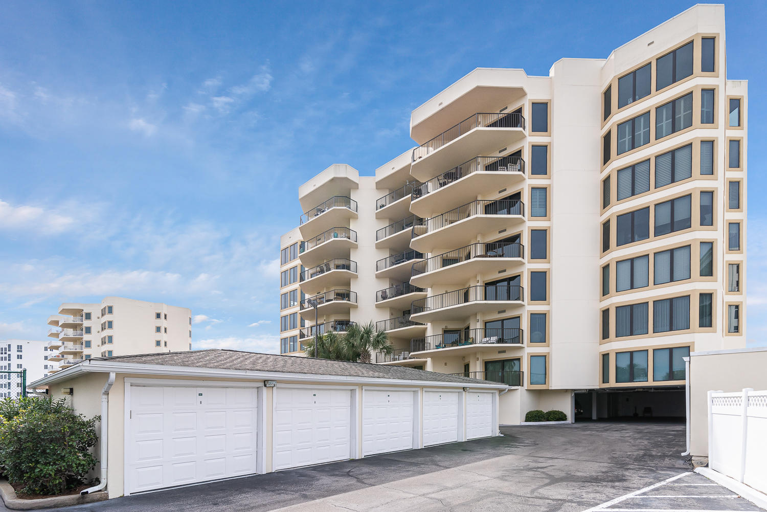 WATERVIEW TOWERS YACHT CLUB - Residential
