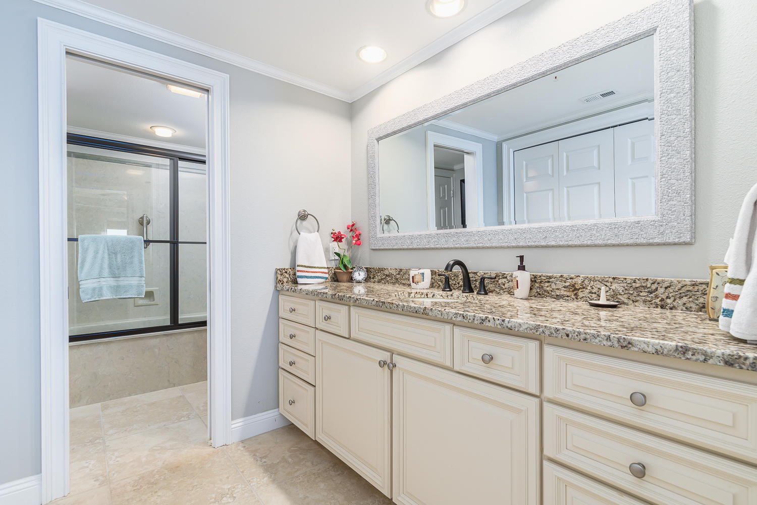 WATERVIEW TOWERS YACHT CLUB - Residential