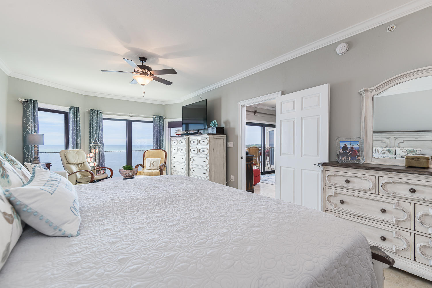 WATERVIEW TOWERS YACHT CLUB - Residential