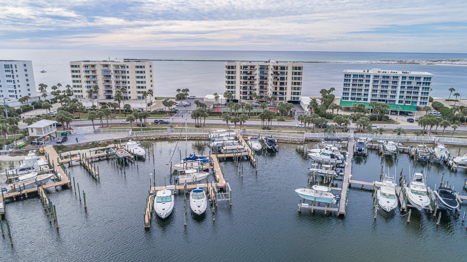 WATERVIEW TOWERS YACHT CLUB - Residential