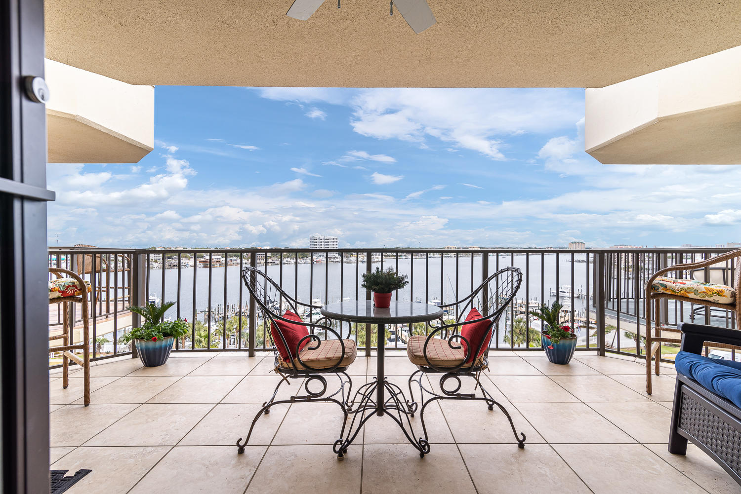 WATERVIEW TOWERS YACHT CLUB - Residential