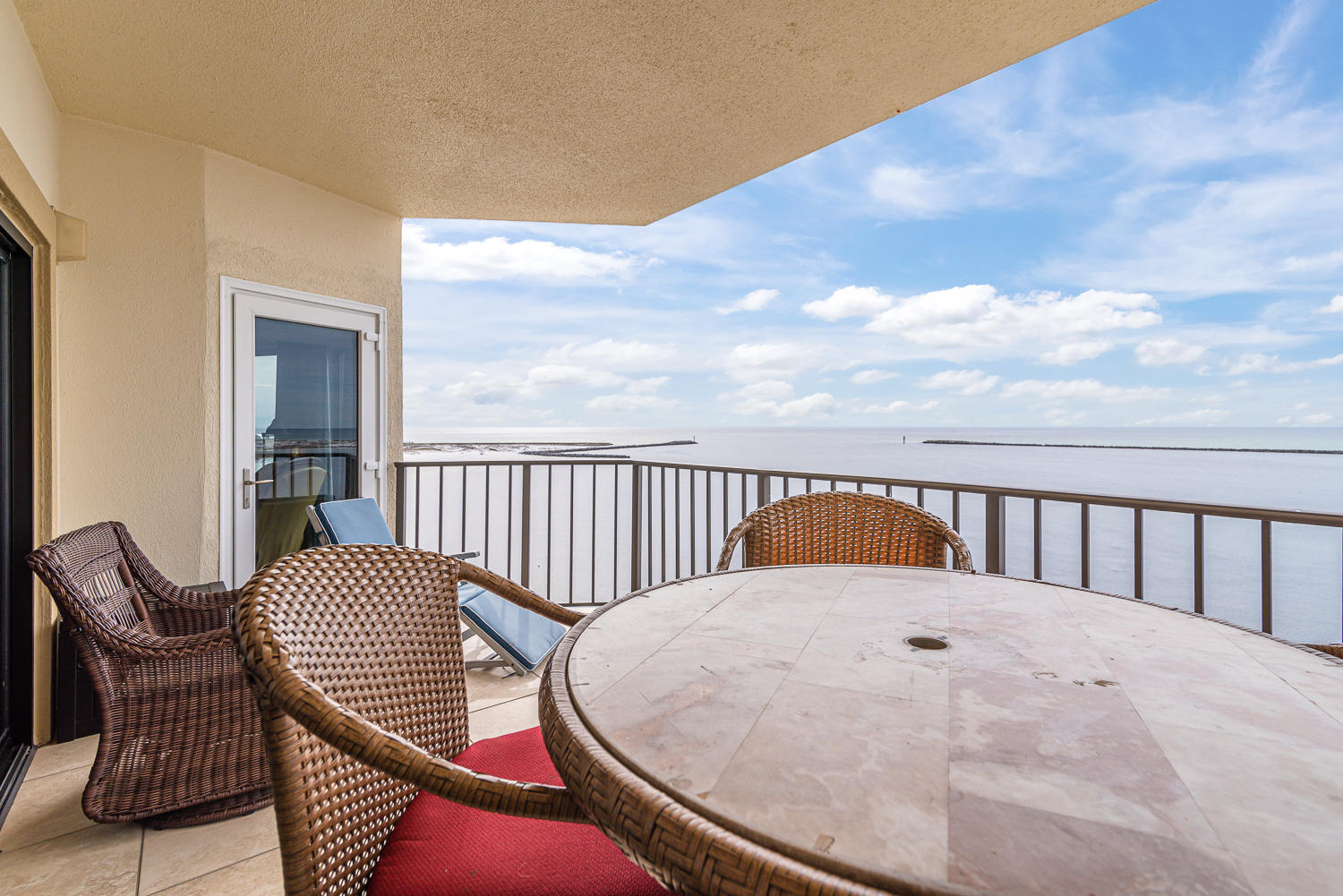 WATERVIEW TOWERS YACHT CLUB - Residential