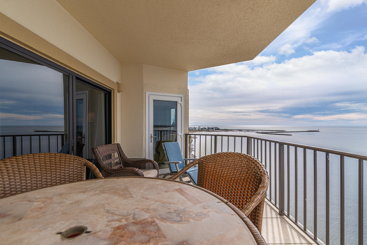 WATERVIEW TOWERS YACHT CLUB - Residential