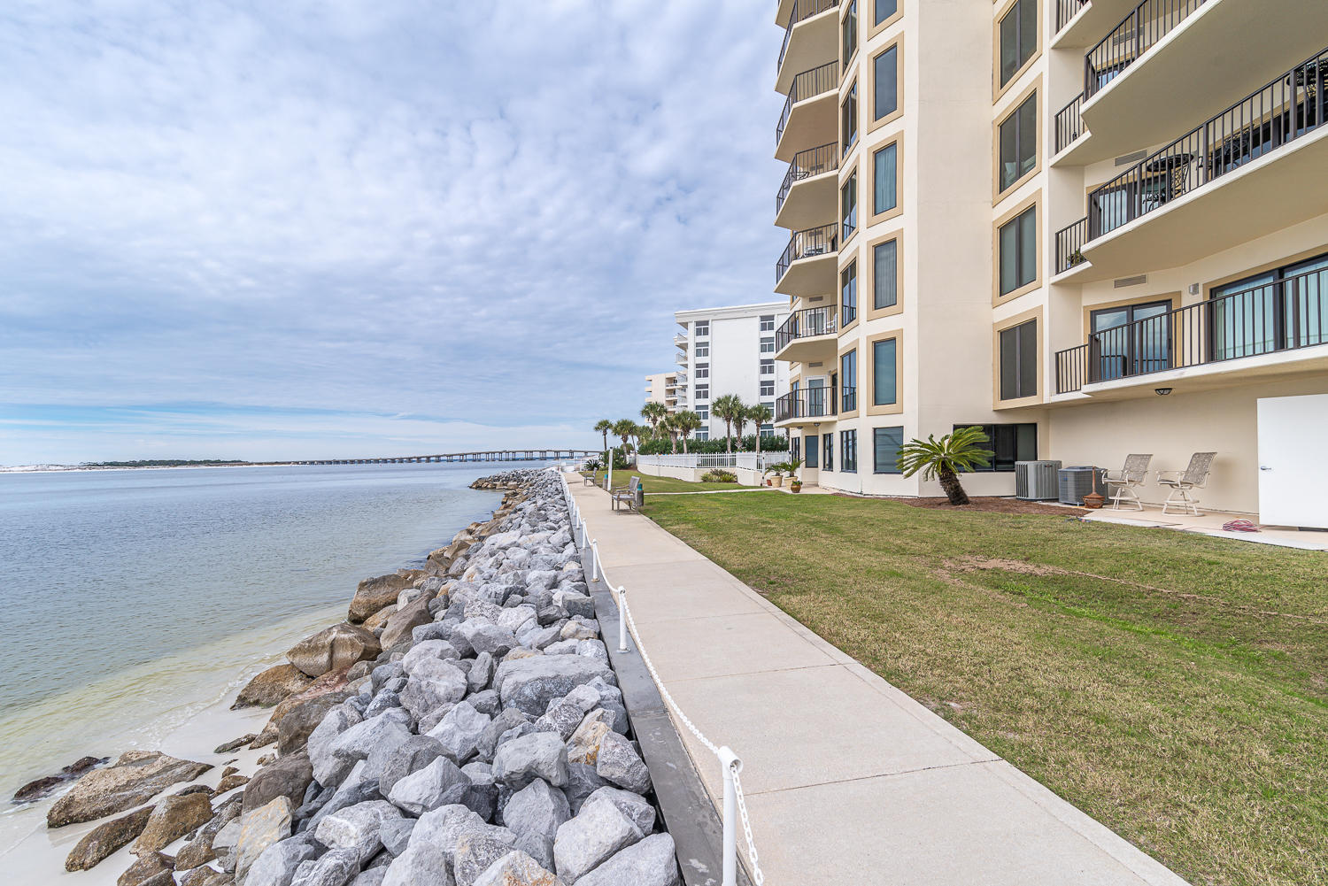 WATERVIEW TOWERS YACHT CLUB - Residential