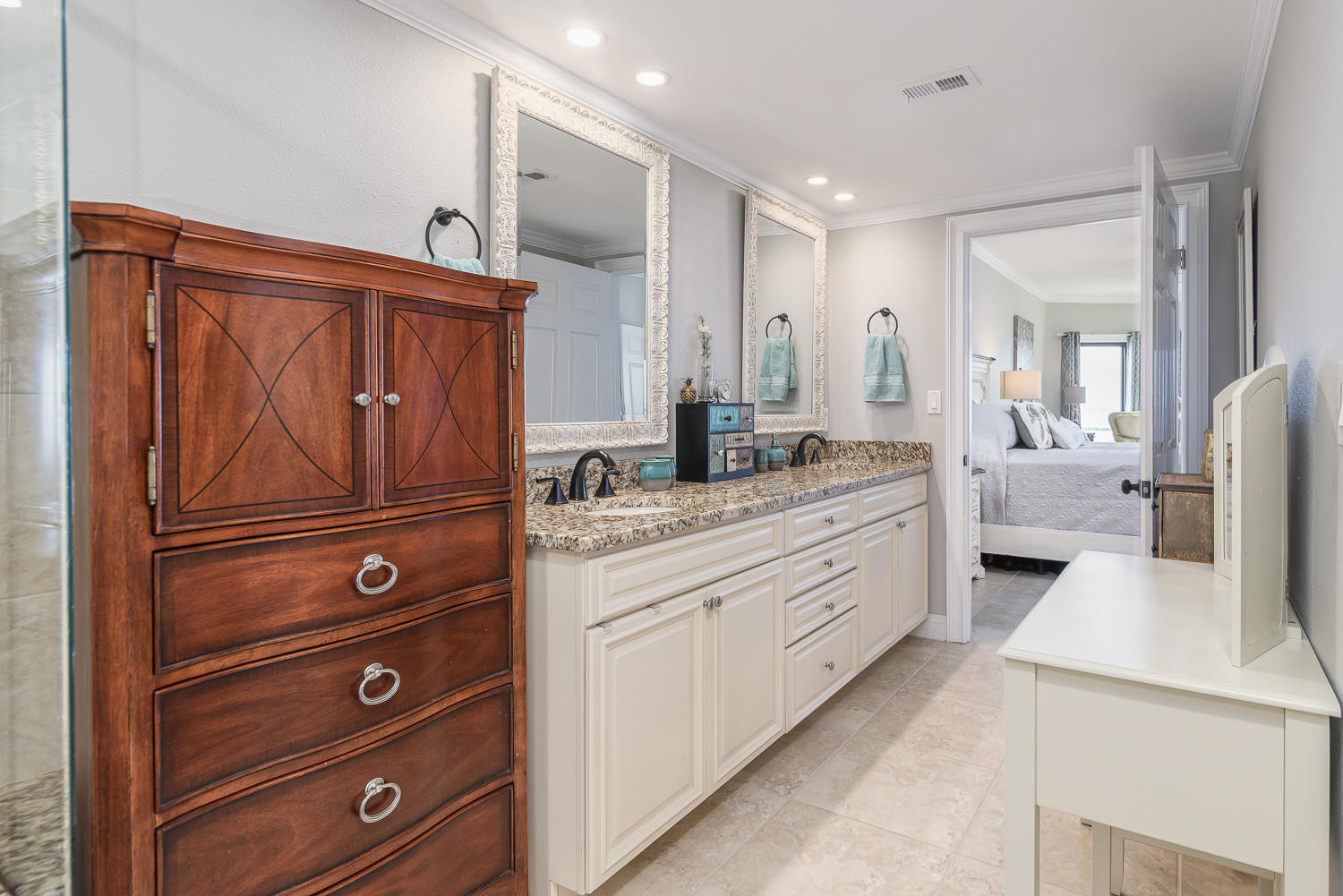 WATERVIEW TOWERS YACHT CLUB - Residential