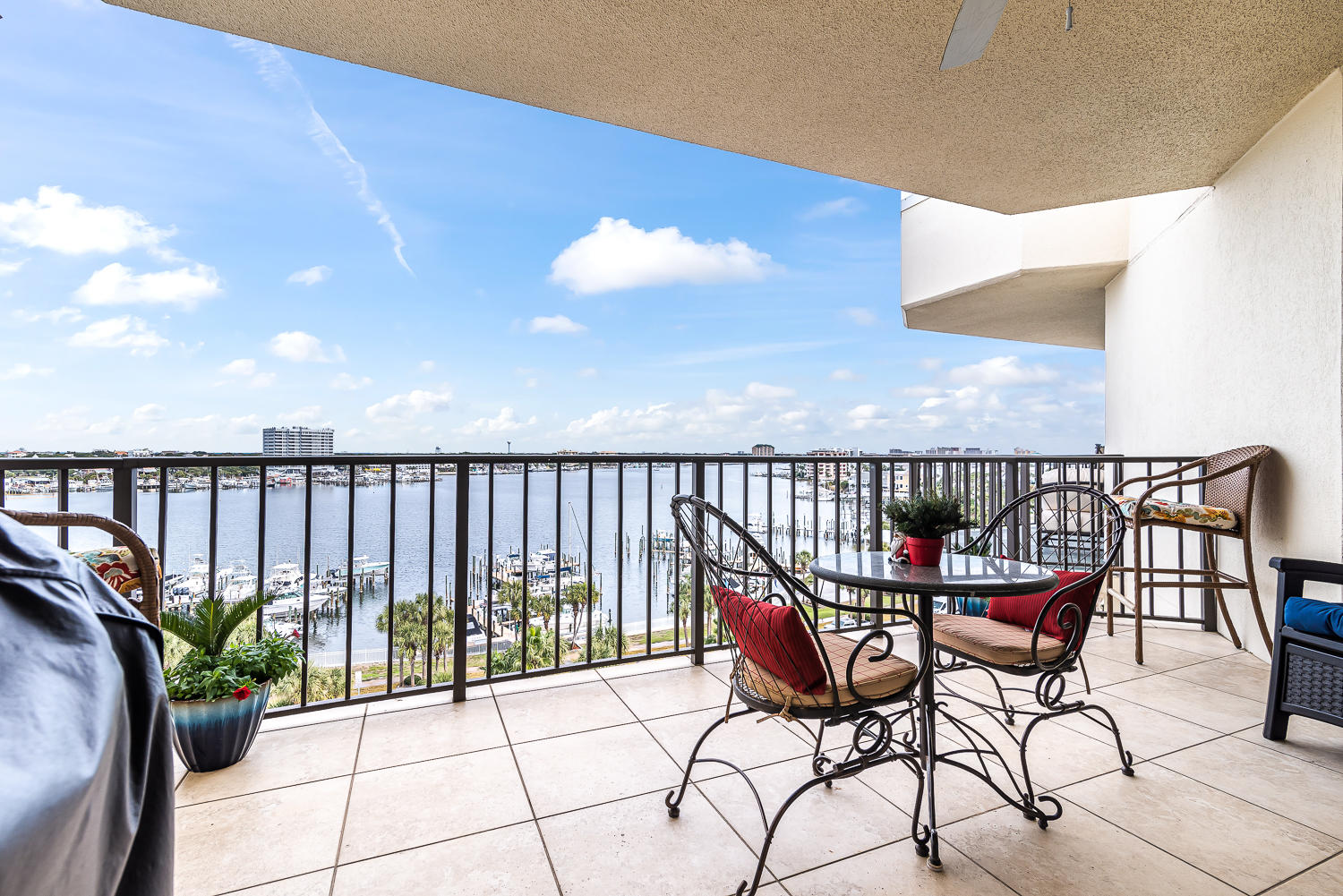 WATERVIEW TOWERS YACHT CLUB - Residential