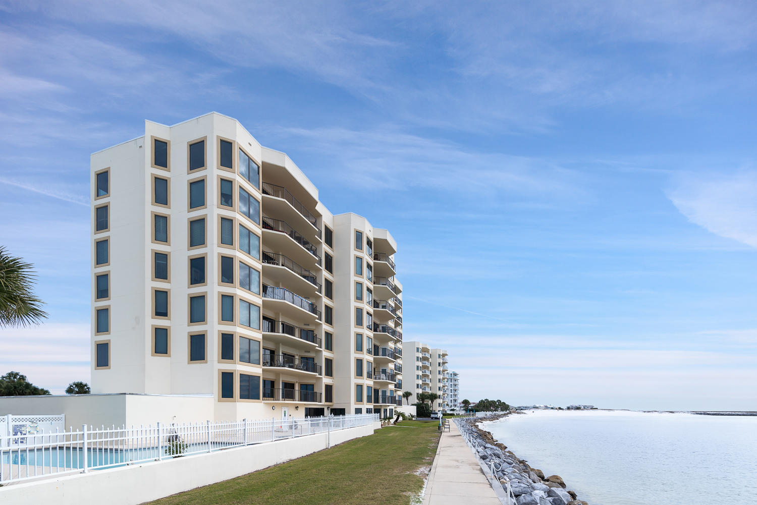 WATERVIEW TOWERS YACHT CLUB - Residential