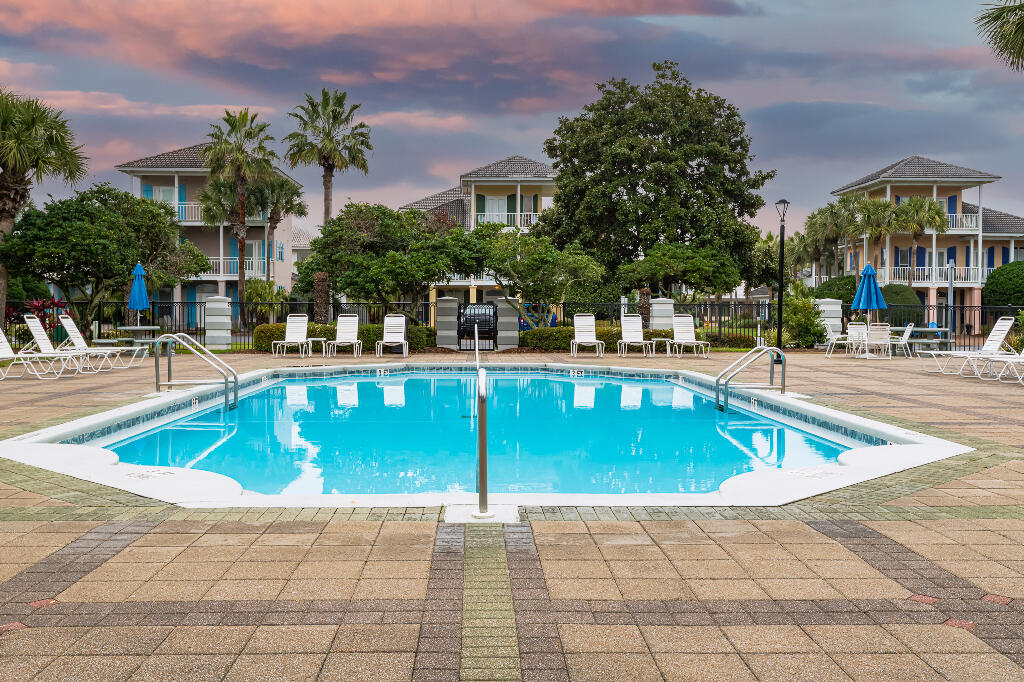 EMERALD SHORES - Residential