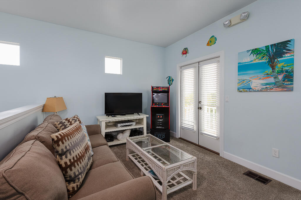 EMERALD SHORES - Residential