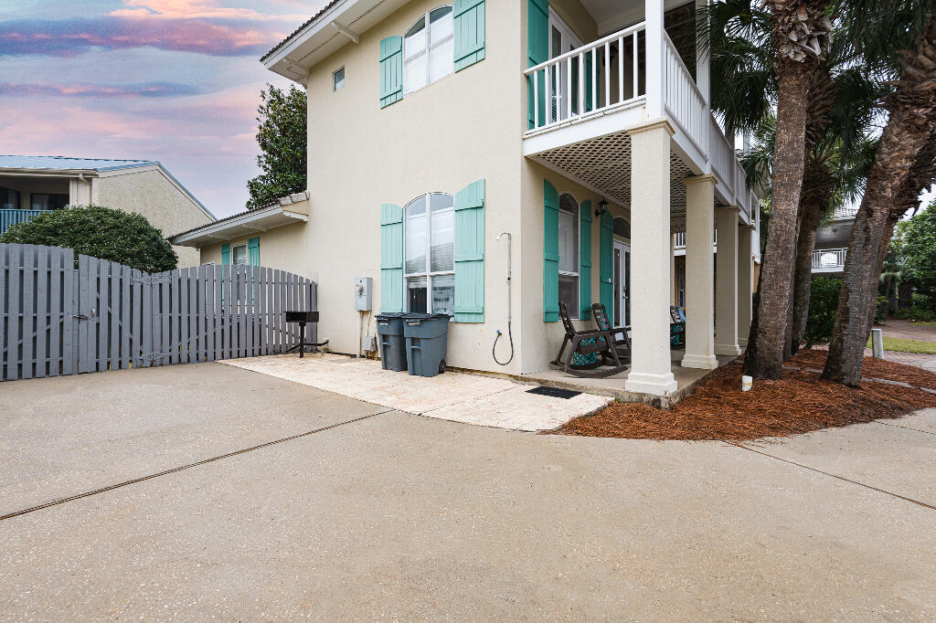 EMERALD SHORES - Residential