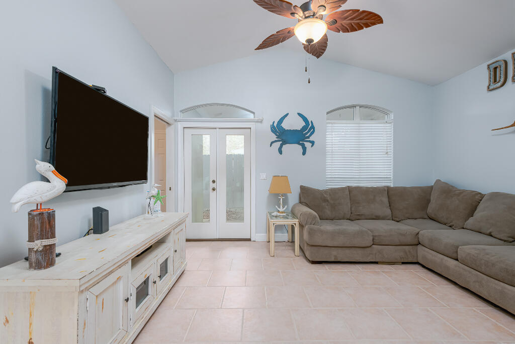 EMERALD SHORES - Residential