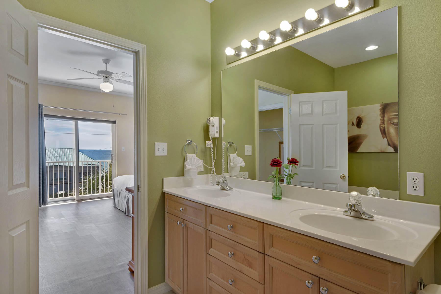 Royal Seaesta - Residential