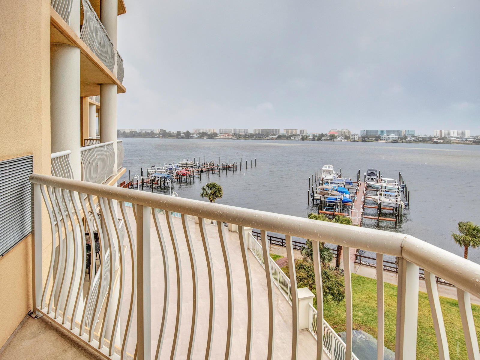 PRESIDIO YACHT CLUB - Residential