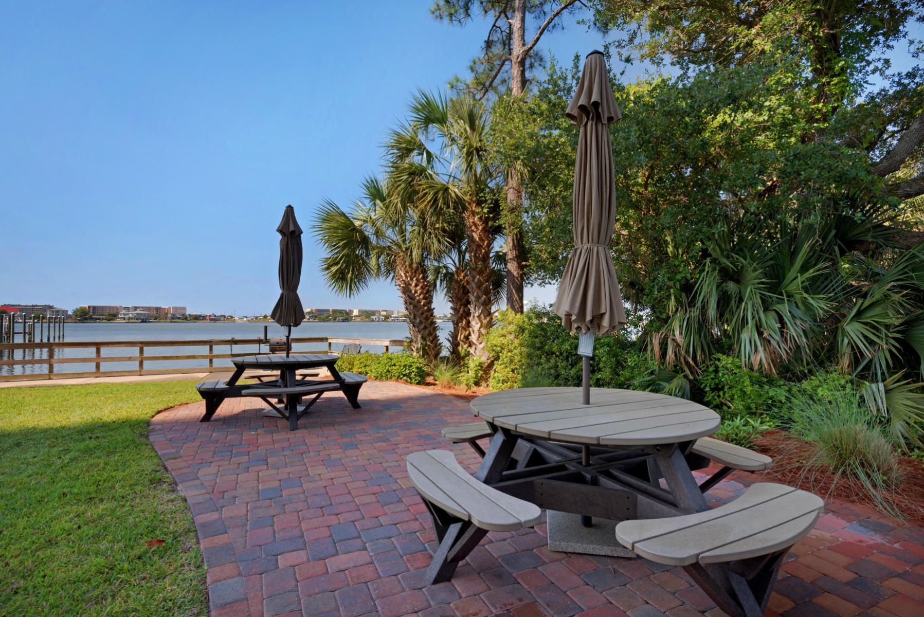 PRESIDIO YACHT CLUB - Residential