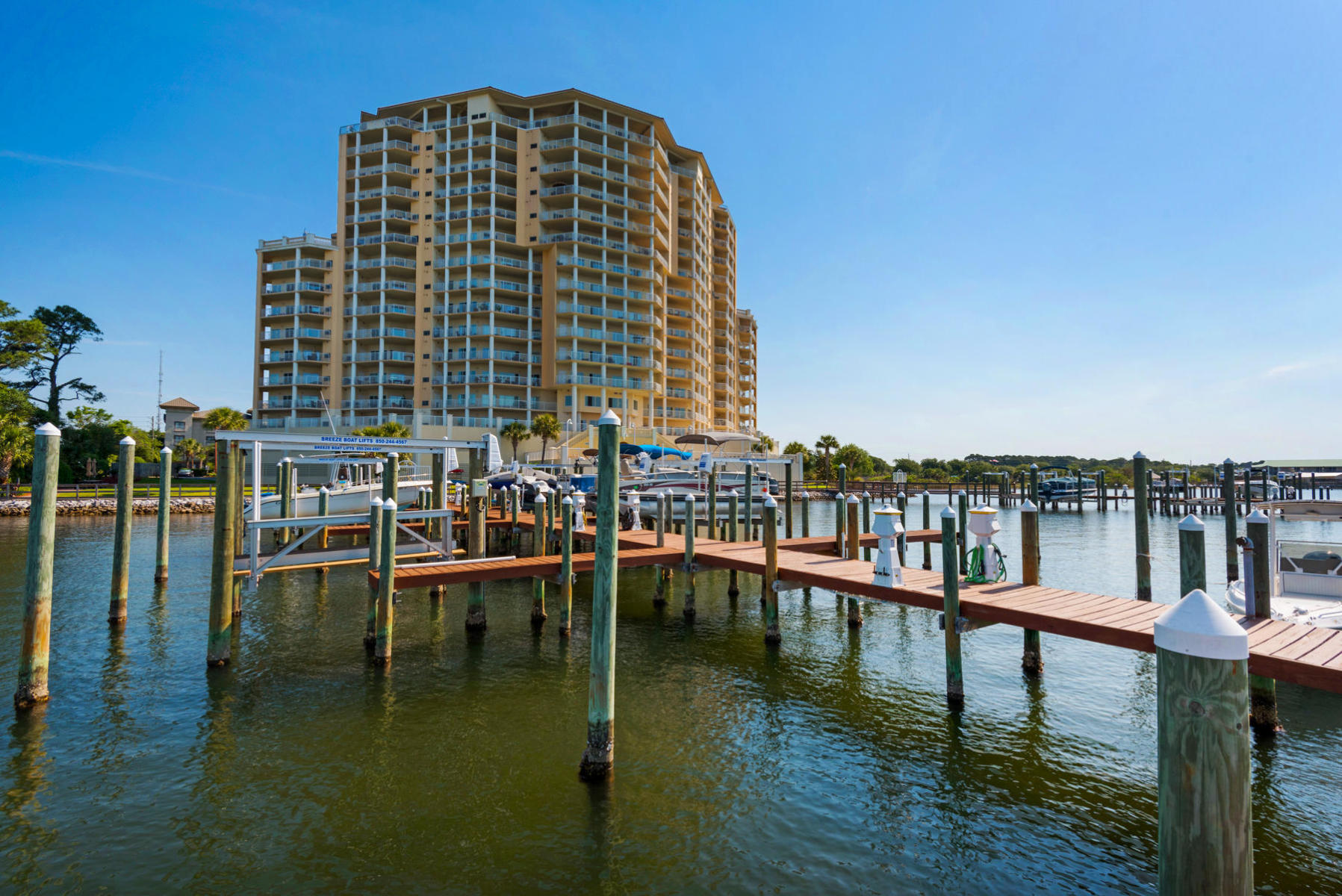 PRESIDIO YACHT CLUB - Residential