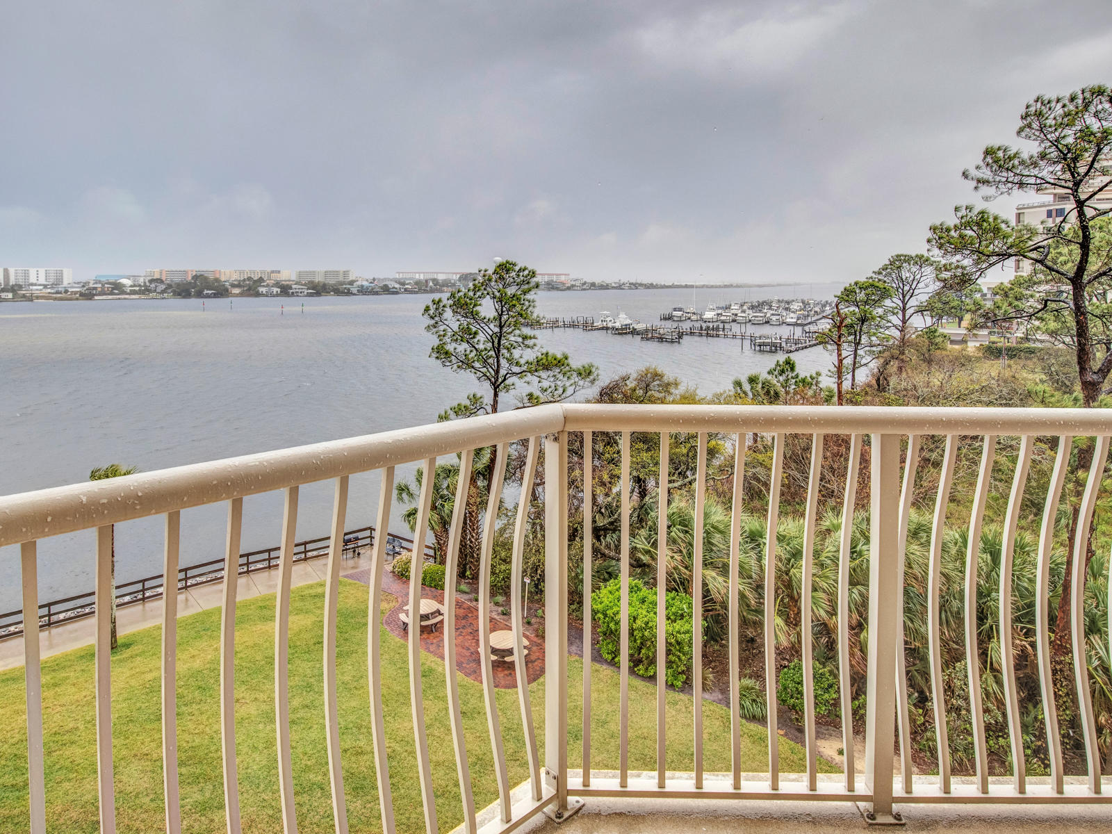 PRESIDIO YACHT CLUB - Residential