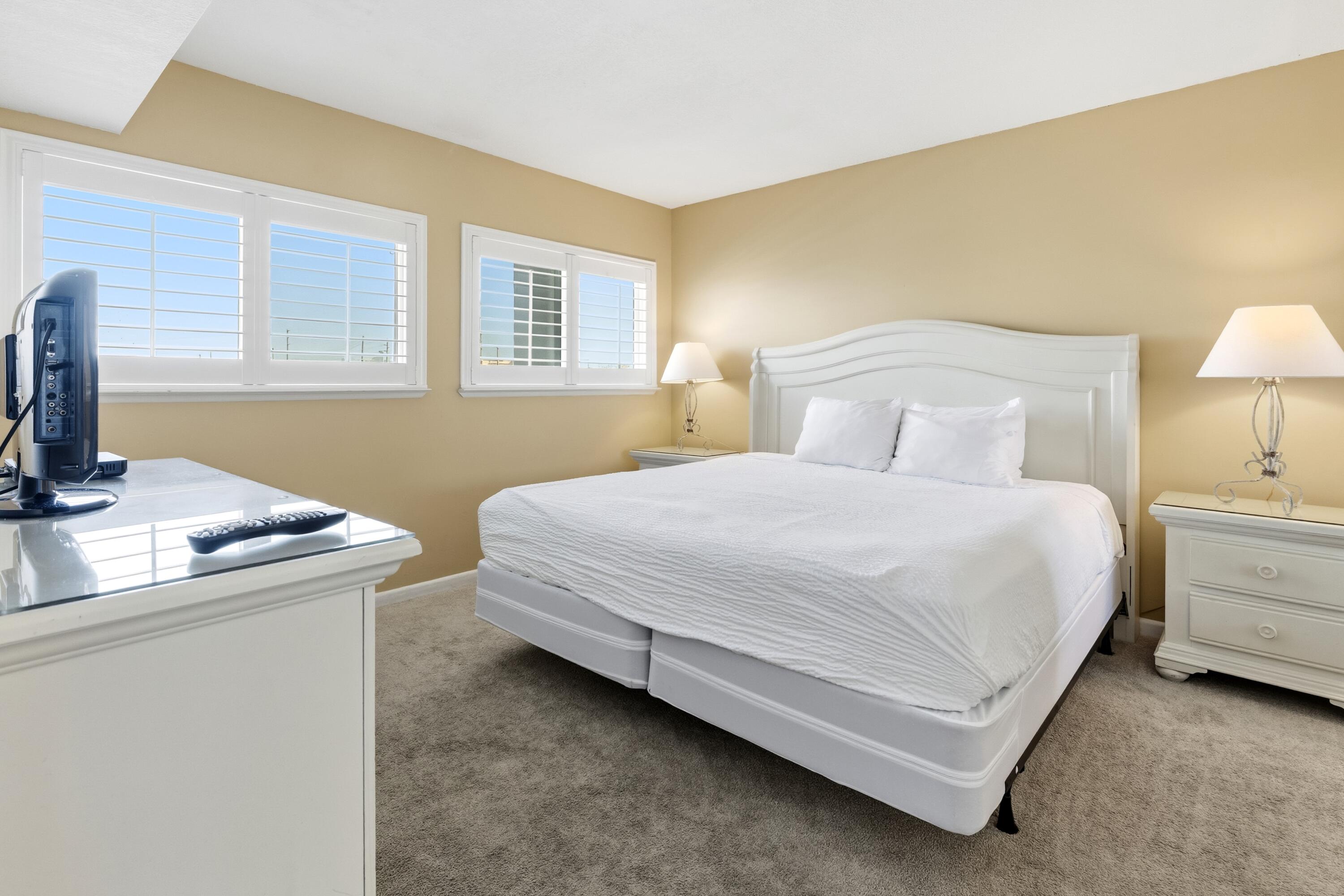 BEACH HOUSE CONDO PH 2 - Residential