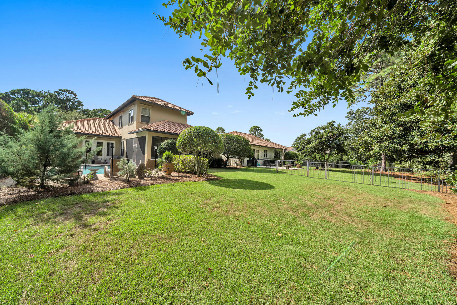 VINEYARD AT RAVEN OAKS - Residential