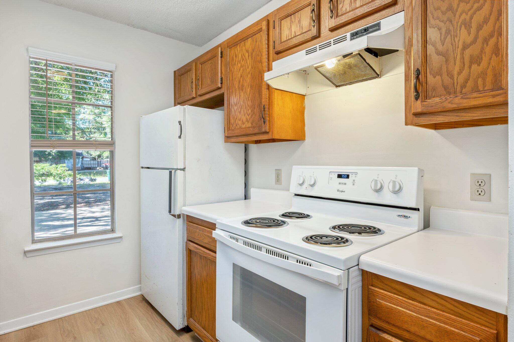 PALMETTO ESTATES UNREC - Residential Lease