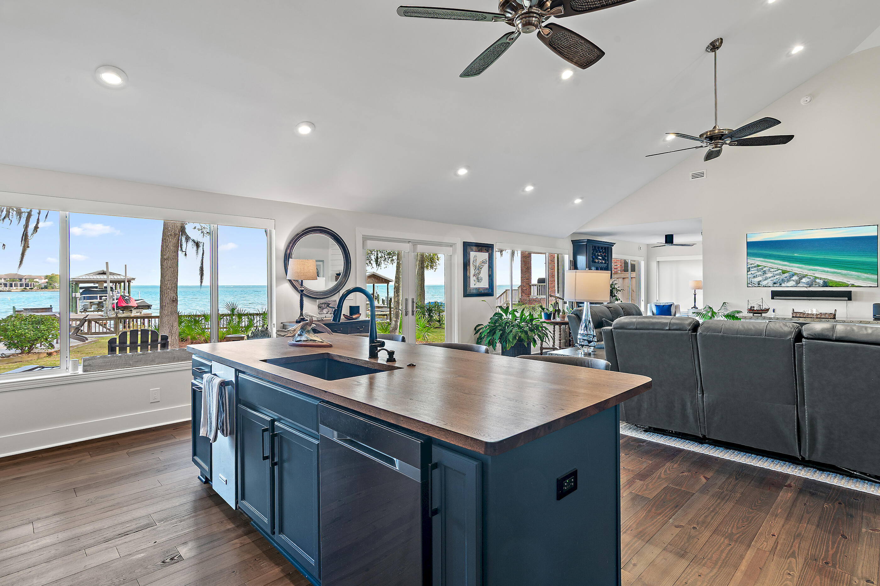 TURQUOISE BEACH - Residential