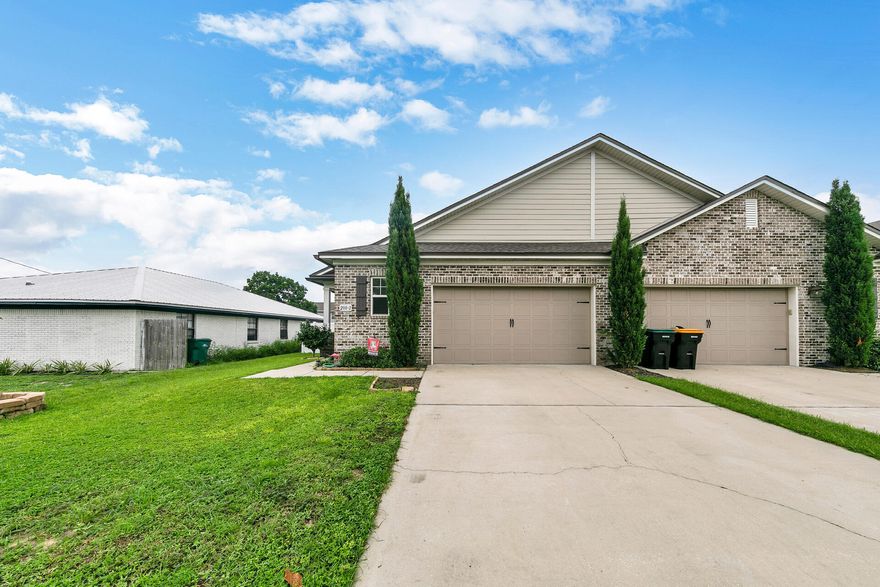 Gorgeous 3 bed/ 2 bath townhome end unit in the heart of Destin with a 2 car GARAGE! As you enter the home, you will find a spacious entryway, large laundry room, and a bonus flex room perfect for an office or formal living/dining room. This townhome was designed with space in mind with over 2,100 sq ft and 9 foot high ceilings! An open airy living and dining room area leads directly into the kitchen providing ample space for seamless entertaining. Kitchen features stainless appliances, granite counter tops, a large built in pantry and a spacious island. Master bedroom offers a spacious retreat and the master ensuite includes dual vanities, granite counter tops, and 2 walk in closets!