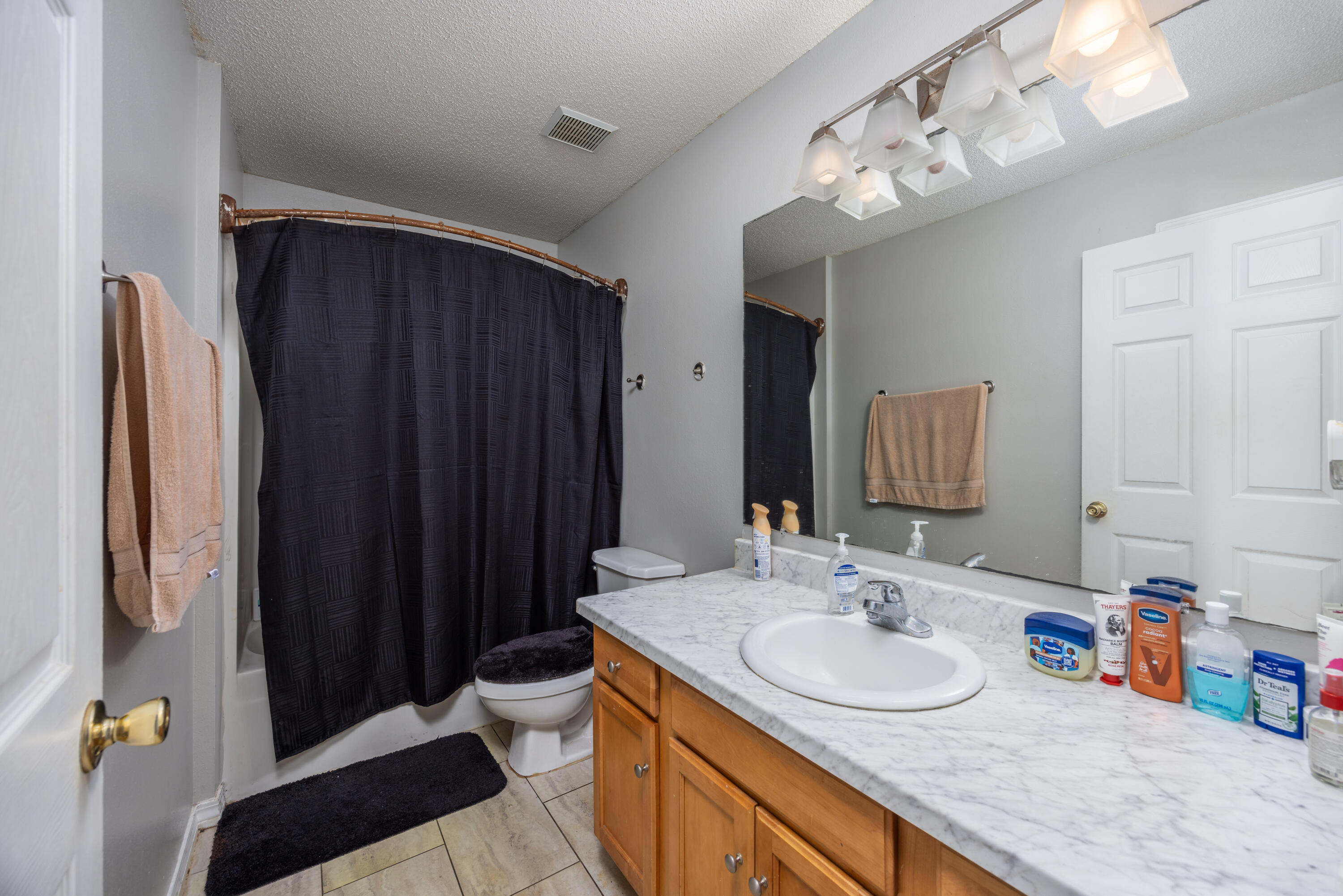 SANTA ROSA OAKS CONDOMINIUM - Residential