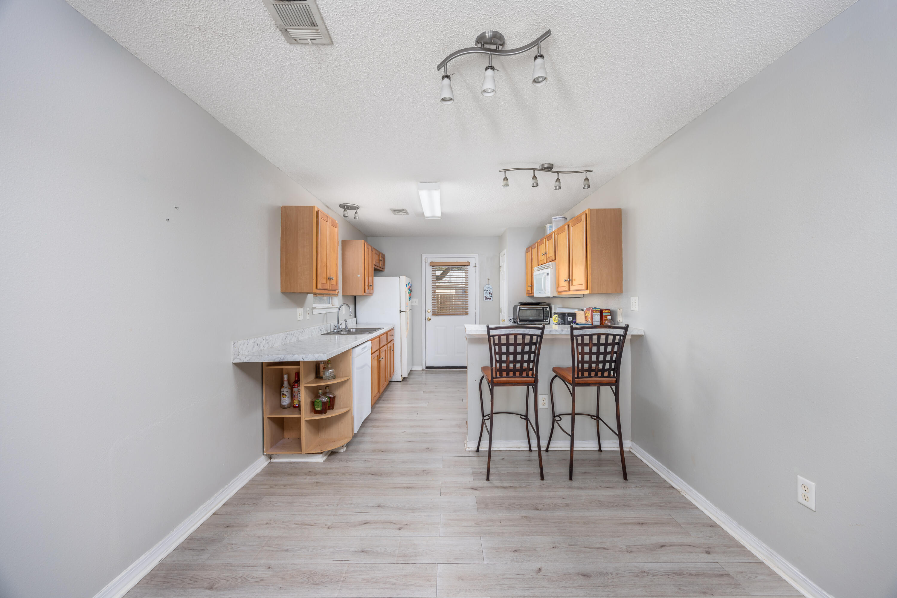 SANTA ROSA OAKS CONDOMINIUM - Residential