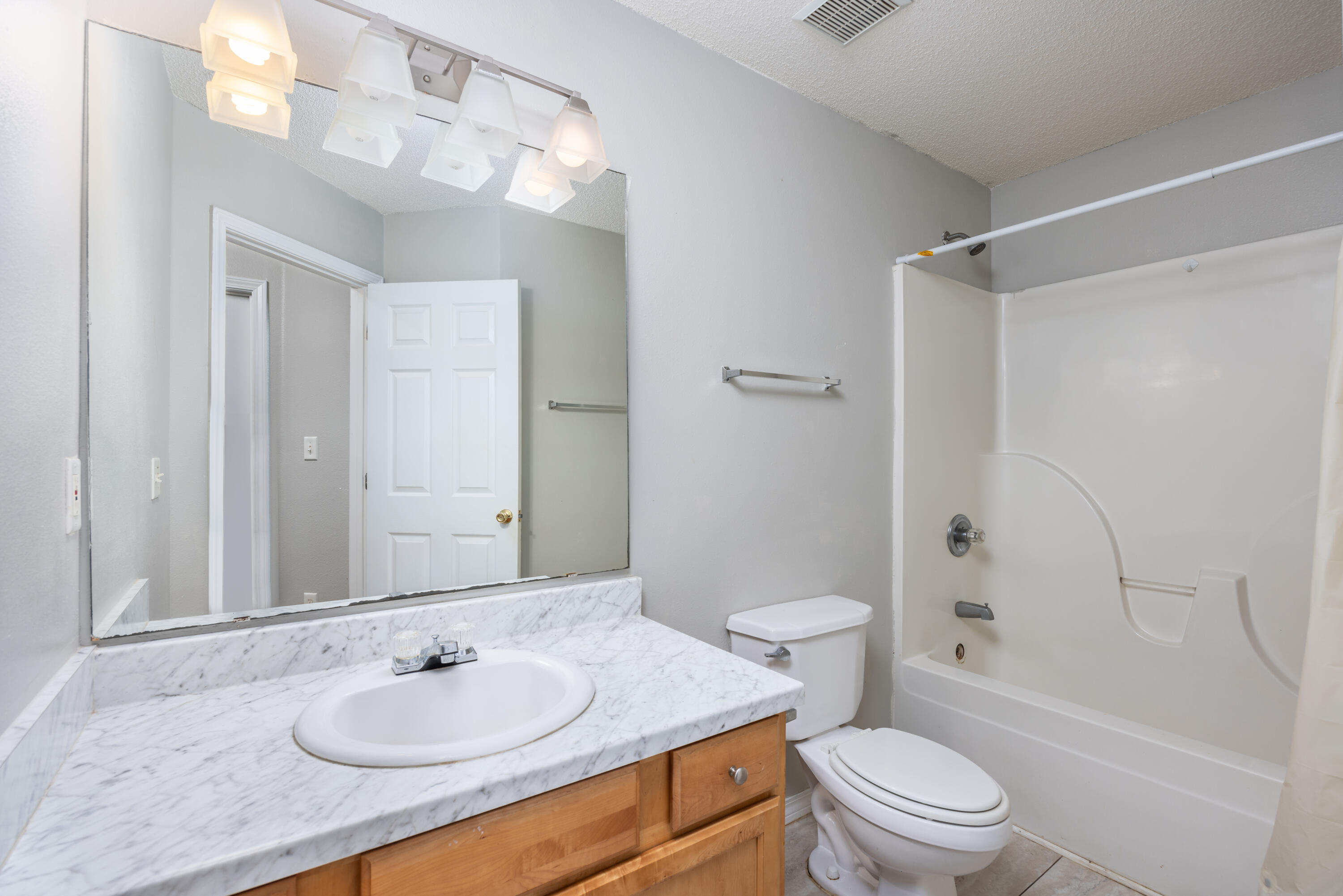 SANTA ROSA OAKS CONDOMINIUM - Residential