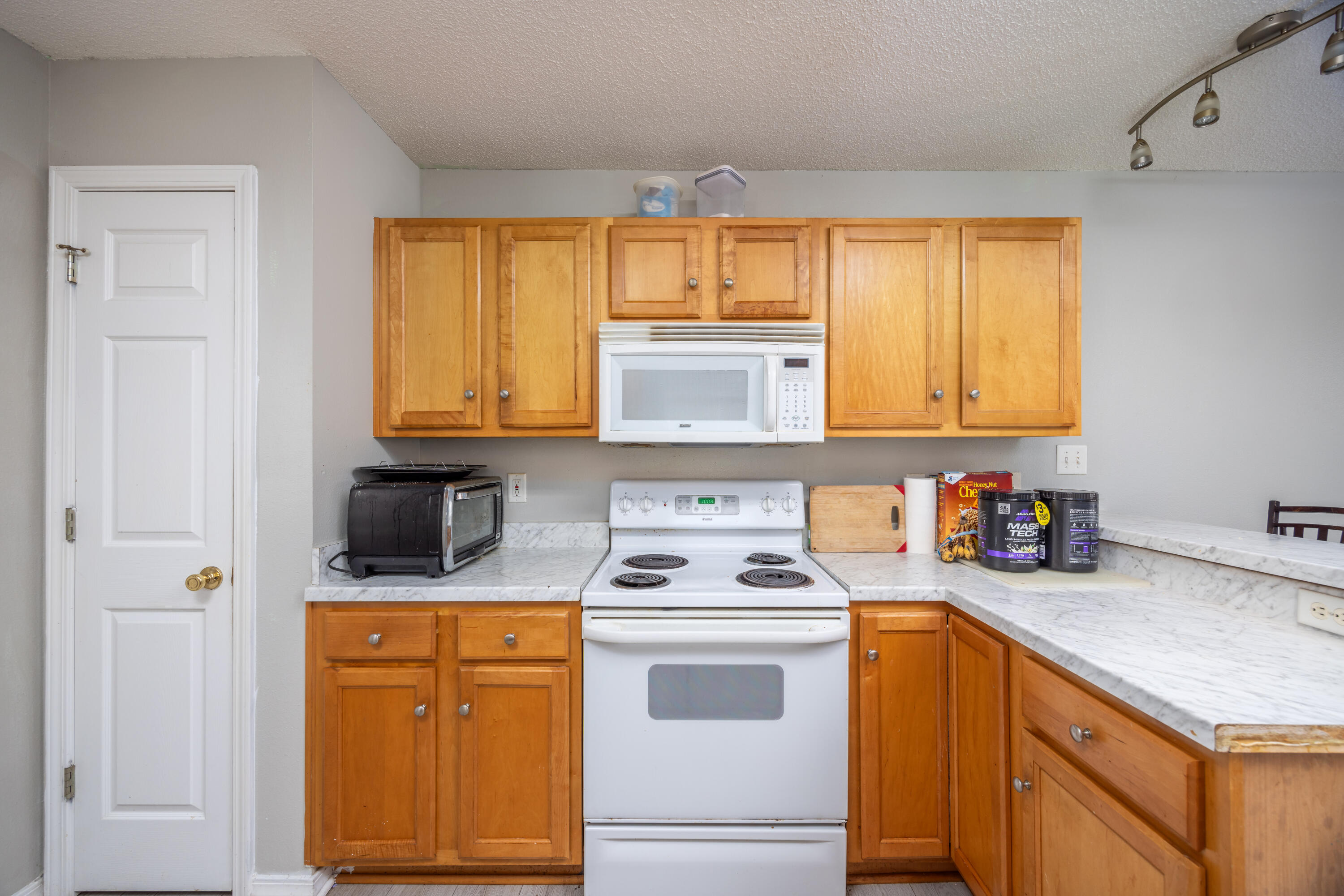SANTA ROSA OAKS CONDOMINIUM - Residential