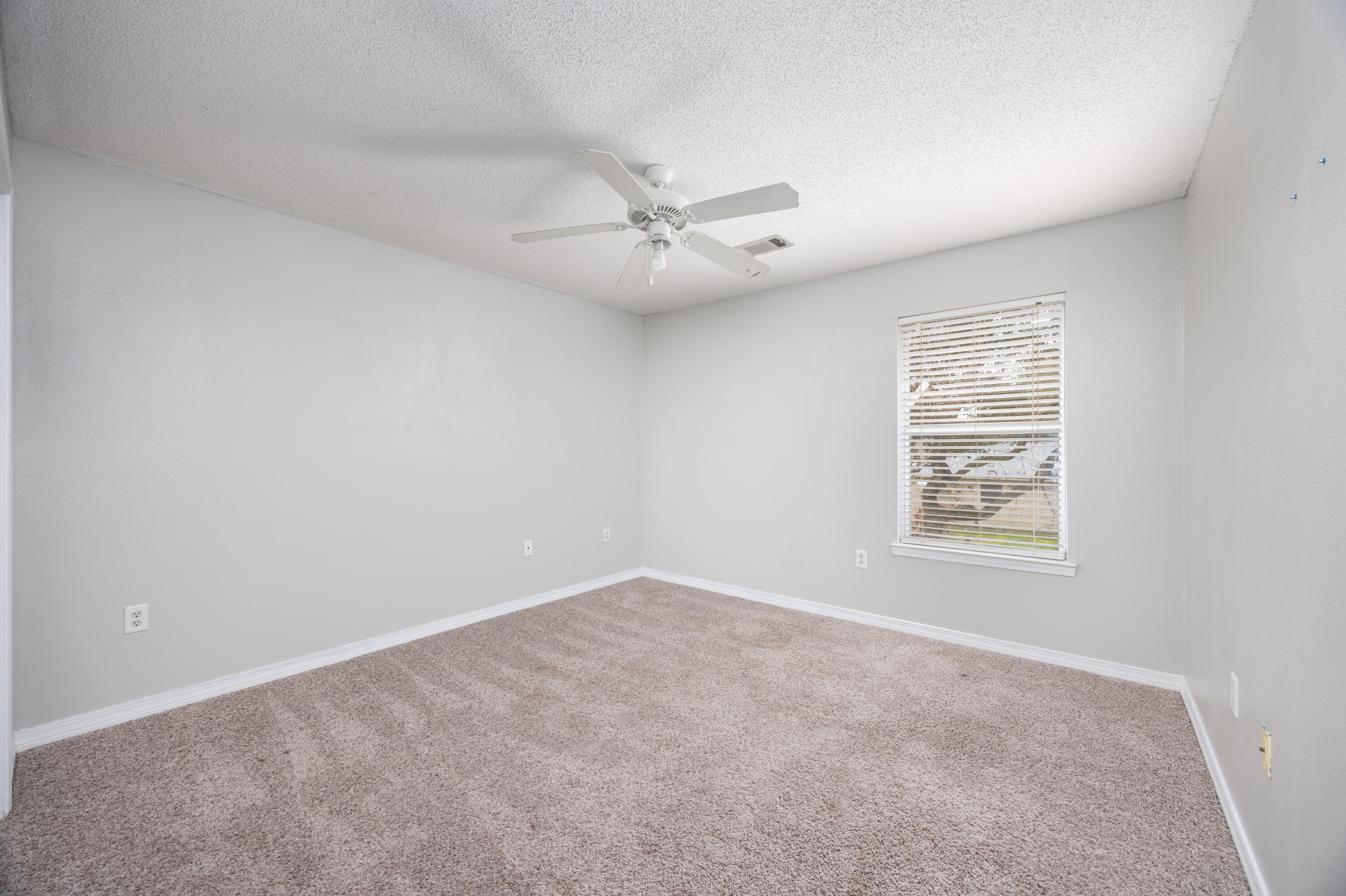 SANTA ROSA OAKS CONDOMINIUM - Residential