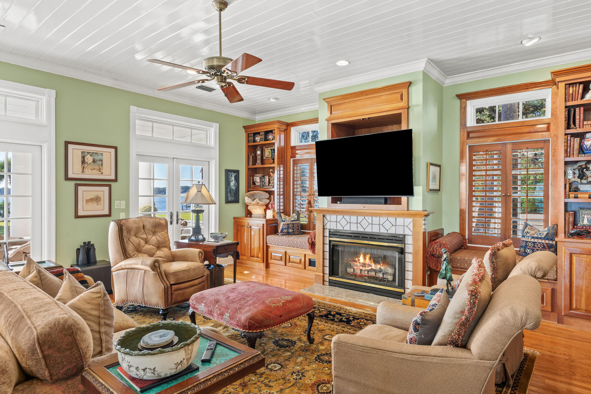 PARADISE POINT - Residential