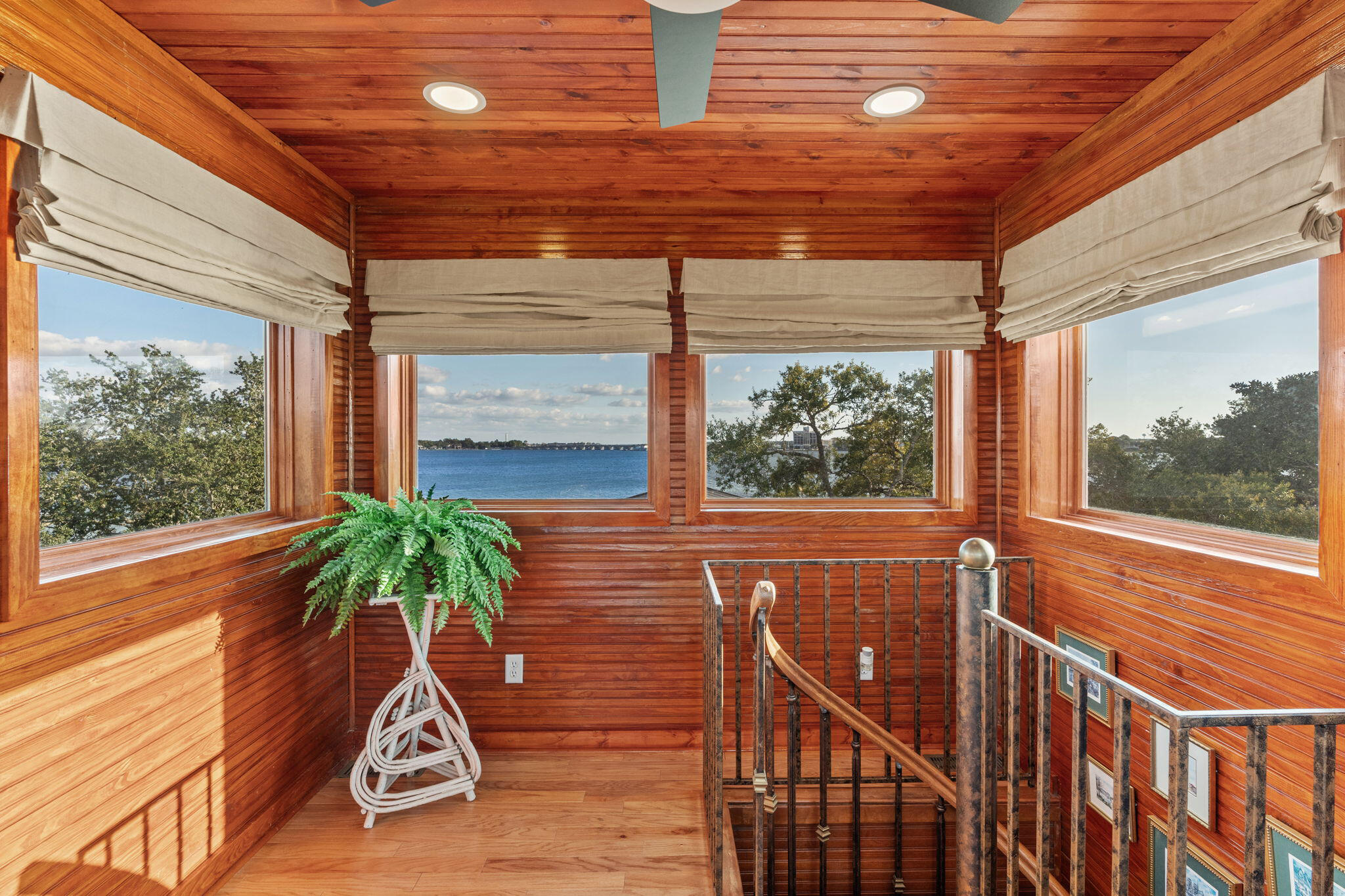 PARADISE POINT - Residential