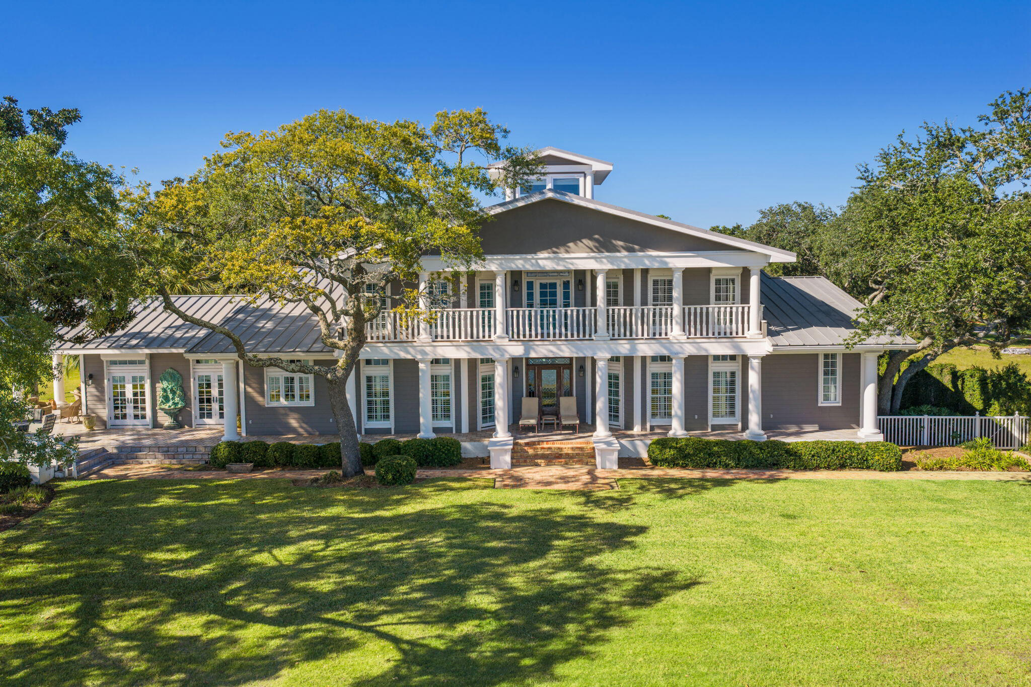 PARADISE POINT - Residential